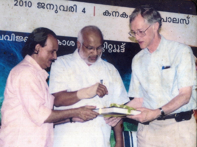 JWST യുടെ മുഖ്യ ചുമതലയുള്ള ശാസ്ത്രജ്ഞൻ ജോൺ മാതെർ തിരുവനന്തപുരത്ത് ജ്യോതിശ്ശാസ്ത്ര വിജ്ഞാനകോശം പ്രകാശനം ചെയ്യുന്നു